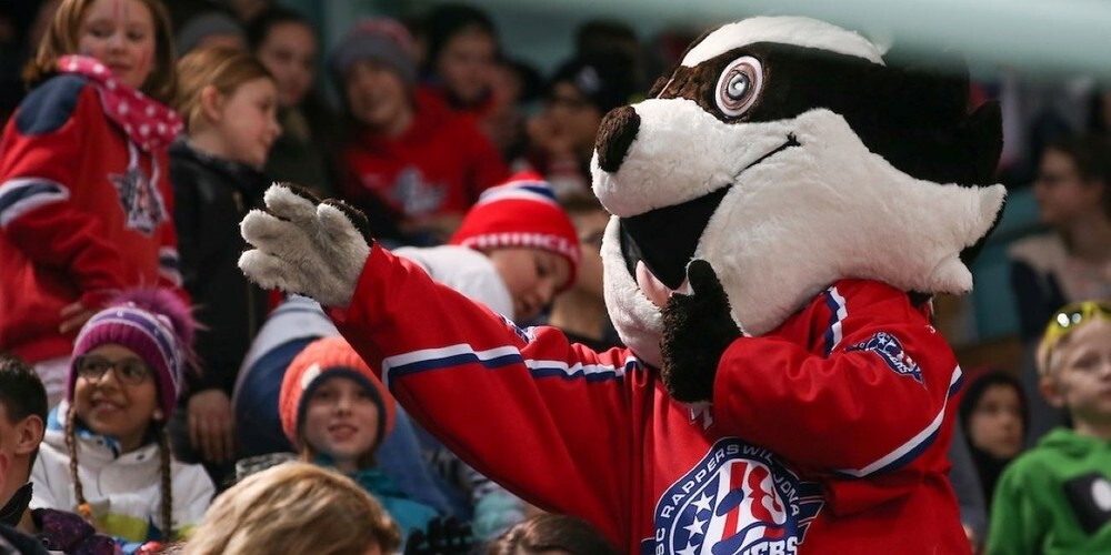 Am Sonntagnachmittag wird auch das SCRJ-Maskottchen Leyki am Stand anwesend sein. (Archivbild)