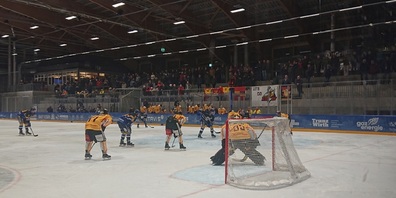 Mehr als 300 Zuschauer sahen in der Uzehalle eine unterhaltsame und spannende Partie. Mehr Zuschauer hatte es an diesem Samstagabend in der 1. und 2. Liga nur beim 1. Liga-Knaller SC Rheintal gegen den SC Herisau (6:8 nach 6:2-Führung der Gastgeber), nämlich 620 Zuschauer.