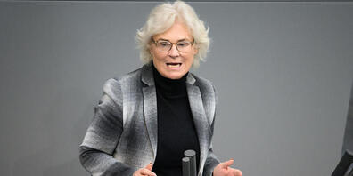 "Wir haben Polen angeboten, bei der Absicherung des Luftraums zu unterstützen - mit unseren Eurofightern und mit Patriot-Luftverteidigungssystemen", sagte Christine Lambrecht der Düsseldorfer "Rheinischen Post" und dem Bonner "General-Anzeiger" (M...