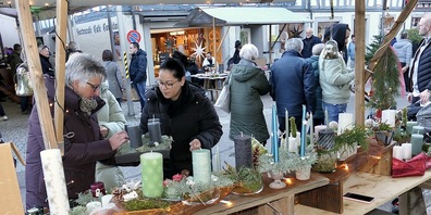 Es wurde viel weihnachtlicher Schmuck angeboten