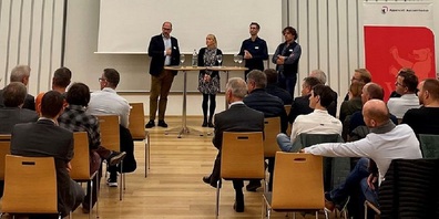 Am Diskutieren (v.l.): Dr. Urs Frey, Martina Brassel, Stefan Flühler und Ralph Schläpfer.