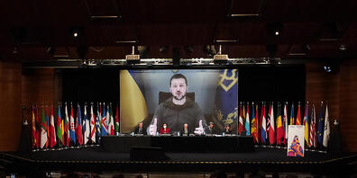 Bei der Jahrestagung der Parlamentarischen Versammlung der NATO ruft Wolodymyr Selenskyj, Präsident der Ukraine, zur Unterstützung des Freiheitskampfes seines Landes auf. Foto: Andrea Comas/AP/dpa