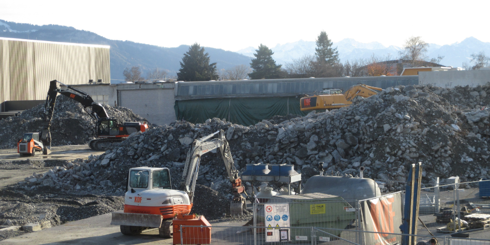 Aktuell erinnern Schutthaufen an die einstigen Gebäude der Model-Gruppe in Au.