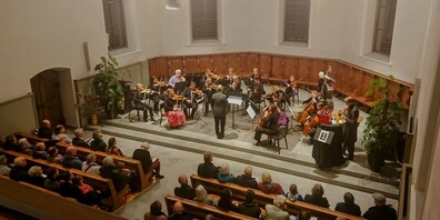 Grandios waren Spielfreude und Leidenschaft der Musikerinnen und Musiker, originell die Führung durch die Handlung.