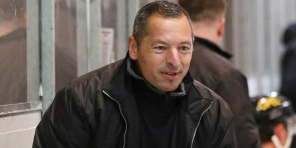 Der Rheintaler Andy Keller hat beim EHC Burgdorf die richtigen Worte gefunden und seine Mannschaft in die 1.-Liga-Playoffs geführt.