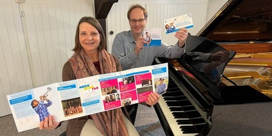 So vielfältig präsentiert sich das Festprogramm: Peter Renfordt zusammen mit Irène Dietrich von der Musikschule Küsnacht.