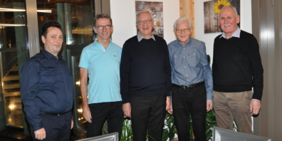 Zurücktretende und neue Vorstandsmitglieder (v. l.): Dirigent Mihai Alexa, Daniel Ludwig, der für Werner Engler im Vorstand ist, und Peter Clerici, der das Präsidium an Urs Dörig übergibt.