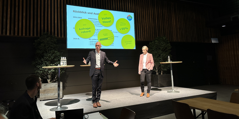 Christine Bolt und Thomas Scheitlin an der heutigen Medienkonferenz
