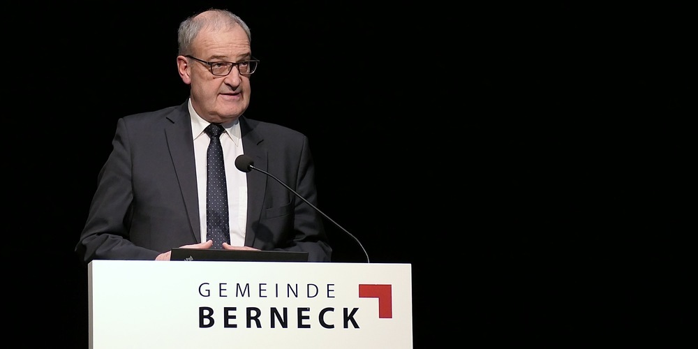 Bundesrat und Winzer Guy Parmelin war im Weindorf Berneck zu Gast