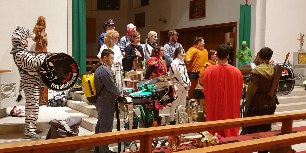 Der ökumenische Narrengottesdienst in der Uzner Stadtkirche wird auch bei TVO zu sehen sein. (Archivbild)