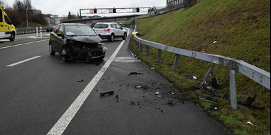 Als das Auto ins Schleudern kam, wurde ein Unfall ausgelöst und es entstand ein Sachschaden