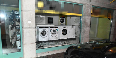 Das Schaufenster vor der notdürftigen Reparatur.