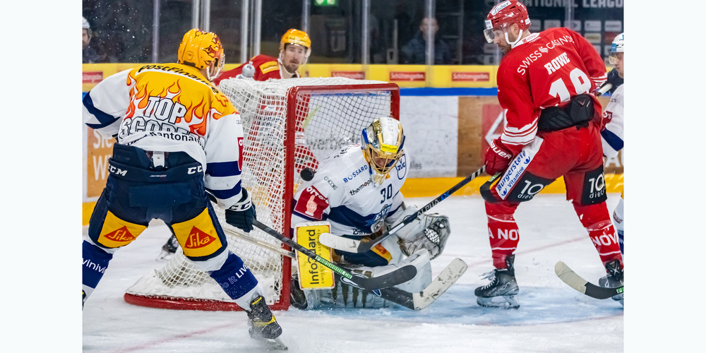 Pontus Aberg trifft gegen Torhüter Leonardo Genoni zum 1:0. 