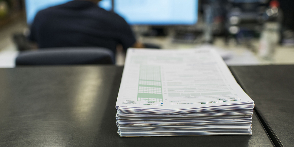 Seit der automatische Steuerausgleich (AIA) in Kraft ist, gleichen Mitarbeiter der kantonalen Steuerämter ausländische Konten mit den Wertschriftenverzeichnissen ab. (Bild: zvg)