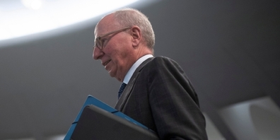 Erstmals seit seinem Sturz im Oktober ist der St.Galler Regierungspräsident Fredy Fässler wieder teilweise im Einsatz. (Archivbild)