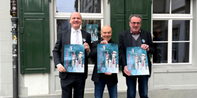 Mario Rusch, Michael Hüppi und Bruno Bischof mit dem neuen Fasnachtsplakat