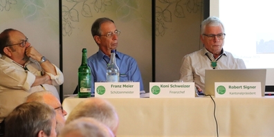 (v.l.) Franz Meier, Schützenmeister, Koni Schweizer, Kassier, und Robert Signer, Präsident des Veteranenverbandes.