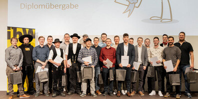  Diplomanden Stefan Küng, Sven Asam, Lucas Beeler, Marcel Betschart, Kevin Dürrenmatt, Ralf Schelbert, Fabian Schuler, Karim Riahi, Michael Eggenberger, Marco Schegg, Sven Leuenberger, Christoph Hauser, Stefan Huber, Urs Lötscher, Nico Staiger, Simon Willi, Tobias Jud, Gabriel Landolt, Ueli Kauer, Philipp Meier, Marco Knobel, (v.l.n.r)