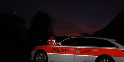 Die Polizei fand am Mittwoch kurz vor Mitternacht zusammen mit anderen Einsatzkräften eine leblose, vermisste Frau. (Symbolbild)