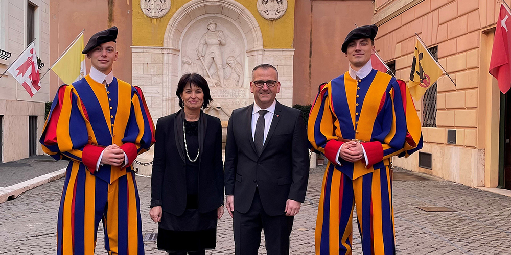 Michael Stähli und Doris Leuthard beim Besuch im Vatikan.