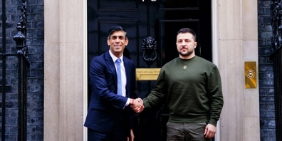 Unerwartete Reise nach London und Paris: Wolodimir Selenski (hier mit dem englischen Premierminister Rishi Sunak vor Downing Street 10) 