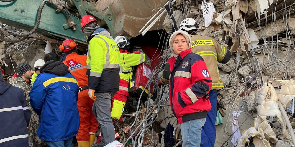 Aus diesem Trümmerberg konnten die Vorarlberger Helfer noch zwei Menschen retten