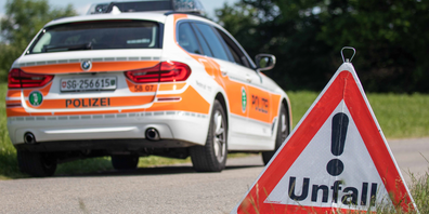 Nach dem Zusammenprall sprachen die beiden Fahrerinnen kurz miteinander, die unbekannte Autofahrerin entfernte sich danach jedoch vom Unfallort (Themenbild)).