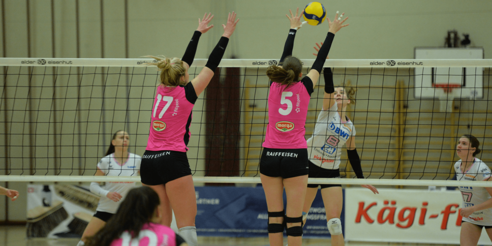 Der Block von Raiffeisen Volley Toggenburg streckte sich oft vergeblich nach den Bällen. 