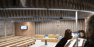 Nach dem Exil in den Oerliker Messehallen wird der Zürcher Kantonsrat nun vorübergehend in der Bullingerkirche tagen: Diesen Umzug machen alle bisherigen Parteien mit - es scheitert keine an den verschiedenen Wahlhürden.