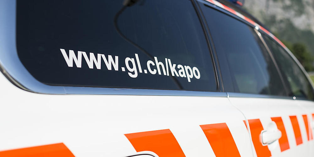 Die Kantonspolizei Glarus musste nach einem Unfall den Verkehr umleiten. (Archivbild)