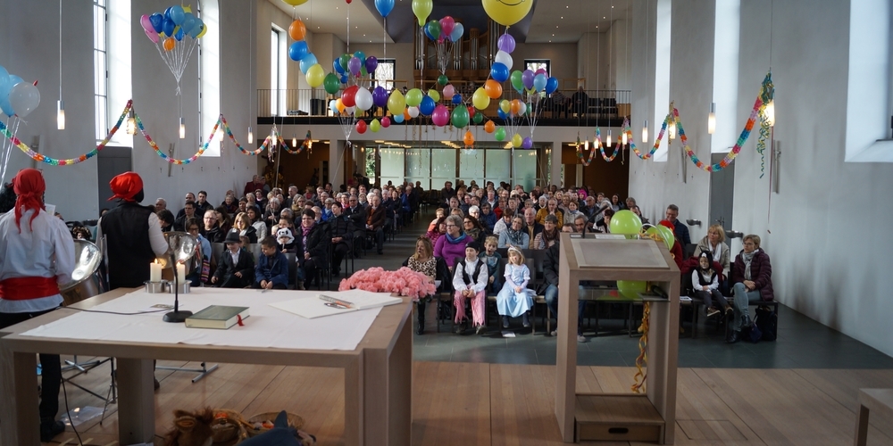 Für den Fasnachts-Gottesdienst wird die Joner Kirche Maria Himmelfahrt wieder einmal bunt geschmückt.