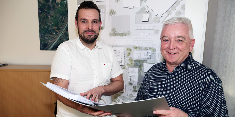 Finanzverwalter Joël Zünd und Gemeindepräsident Roland Wälter dürfen ein sehr gutes Jahresergebnis präsentieren.