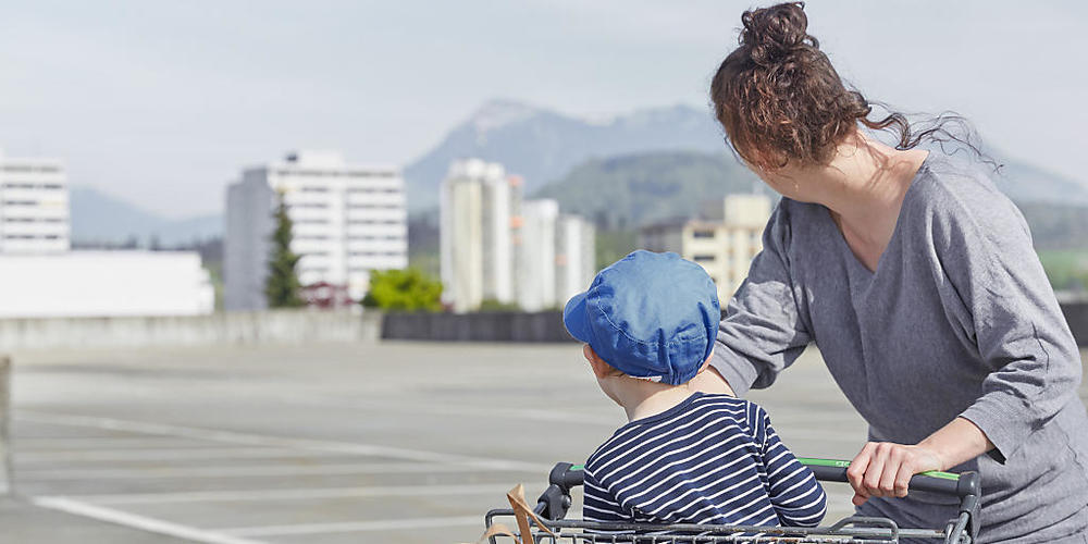 Trotz Inflation will der Schwyzer Kantonsrat nicht an den Familienzulagen schrauben. (Symbolbild)