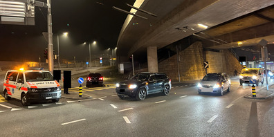 Der Strassenabschnitt in Richtung Auffahrt Schaffhausen Süd auf die Nationalstrasse A4 (in Fahrtrichtung Zürich) musste aufgrund der Verkehrsunfallaufnahme kurzzeitig gesperrt werden.