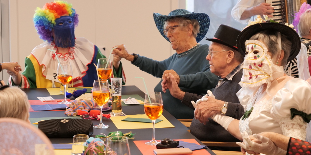 Viele Bewohnerinnen und Bewohner des Zentrum Rheinauen feierten geschminkt und kostümiert