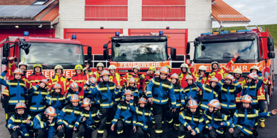 Das Junioren Fire Team 93 mit seinen Ausbildnern
