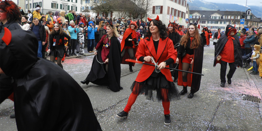 Teuflisch gute Stimmung am Kaltbrunner Fasnachts-Umzug.