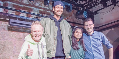 Peter Löhmann, Gabirano und Reena Krishnaraja (v. l.) unterhielten die Gäste am ersten Abend der zweiten Staffel des «Comedy Zischtig». Matthias Hauser führte ausnahmsweise durch den Abend.