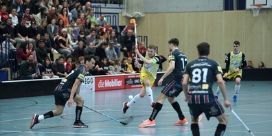 Flames-Captain Nicola Federli (2.v.l.) und seine Mannschaft konnten das Spiel nicht mehr drehen. Am kommenden Samstag muss nun ein Sieg her.