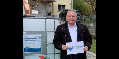 Wenig Aufwand, grosser Nutzen: Auch Stadtpräsident Thomas Niederberger sammelt in seinem Garten Regenwasser in einem 1000-Liter-Tank. 