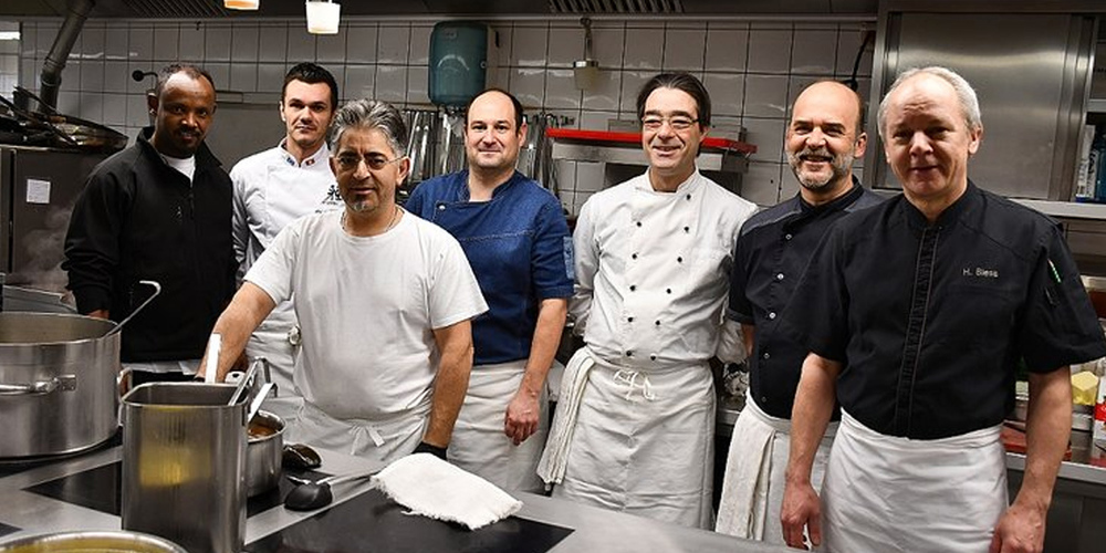 Laden zu den traditionellen Fischwochen in Walenstadt: Die «Seehof»-Kreativbrigade mit Küchenchef Heini Bless (rechts). 