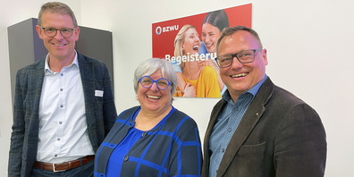 Urban Hess, Präsident des AGV Uzwil (l), Sabine Asgodom, Referentin, Roland Klotz, Präsident HIV Flawil 