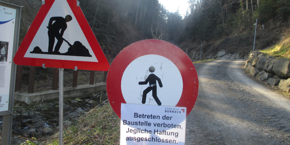 Wegen intensiver Bautätigkeit ist der durch das hochromantische Taatobel in Richtung Appenzellerland führende Wanderweg bis auf weiteres gesperrt.