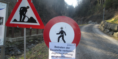 Wegen intensiver Bautätigkeit ist der durch das hochromantische Taatobel in Richtung Appenzellerland führende Wanderweg bis auf weiteres gesperrt.