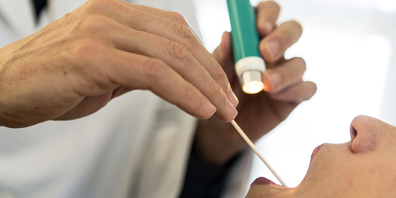 Um dem Mangel an Hausärzten zu begegnen, gibt es in einigen Kantonen Weiterbildungsporgramme, die mit einer Niederlassungspflicht einhergehen. 