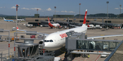 Es wird viel Wert darauf gelegt, dass die Flugpassagiere sicher reisen können. (Symbolbild)