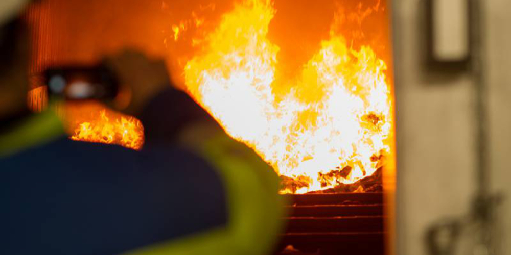 Heisses Ende: Bei einem Brand können Kunststoff-Kompositmaterialien, die Graphen-Nanoplättchen enthalten, Rückstände hinterlassen.