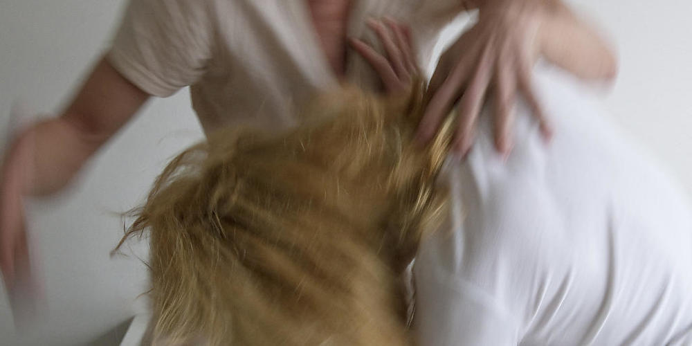 Bei häuslicher Gewalt ist es für Betroffene schwierig, Übergriffe und Tätlichkeiten vor Gericht glaubhaft zu machen. Die forensische Sprechstunde hilft, Beweise zu sammeln. (Symbolbild)