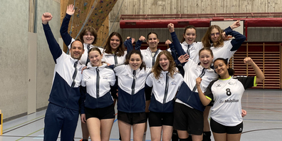 VBC March Damen (h.v.l.n.r.): Kaltrina Haradinaj, Maya Rothlin, Ela Karadag, Lara Vigini, Milica Meier. (v.v.l.n.r.) Reto Sprenger (Coach), Vanessa Braschler, Marcia Parianotti, Ronja Hummel, Livia Bollhalder, Melat Temesghen