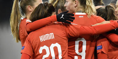 Die Schweiz hat sich als Austragungsort für die Frauen-EM im Fussball von 2025 beworben. Der St. Galler Stadtrat will sich mit 2,8 Millionen Franken am Grossanlass beteiligen. (Archivbild)